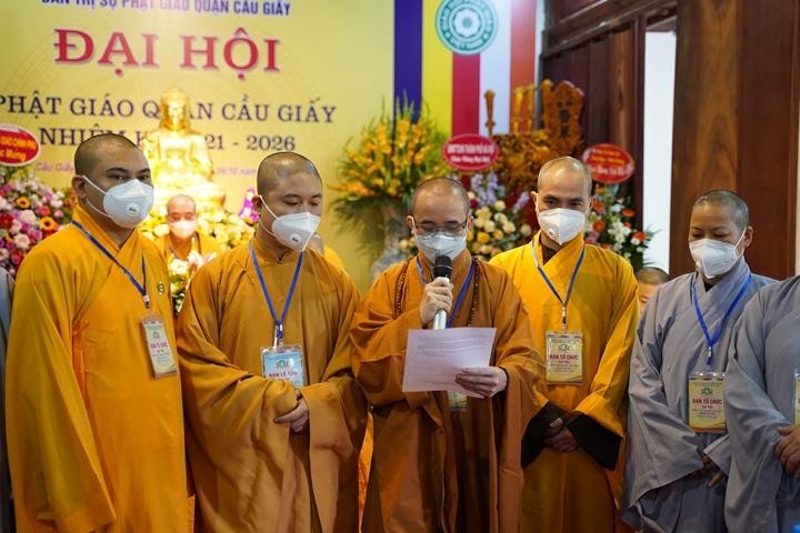 Đại đức Thích Đức Duyệt thay mặt tân Ban Trị sự Phật giáo quận Cầu Giấy nhiệm kỳ 2021-2026 phát biểu nhận nhiệm vụ Đại đức Thích Đức Duyệt thay mặt tân Ban Trị sự Phật giáo quận Cầu Giấy nhiệm kỳ 2021-2026 phát biểu nhận nhiệm vụ