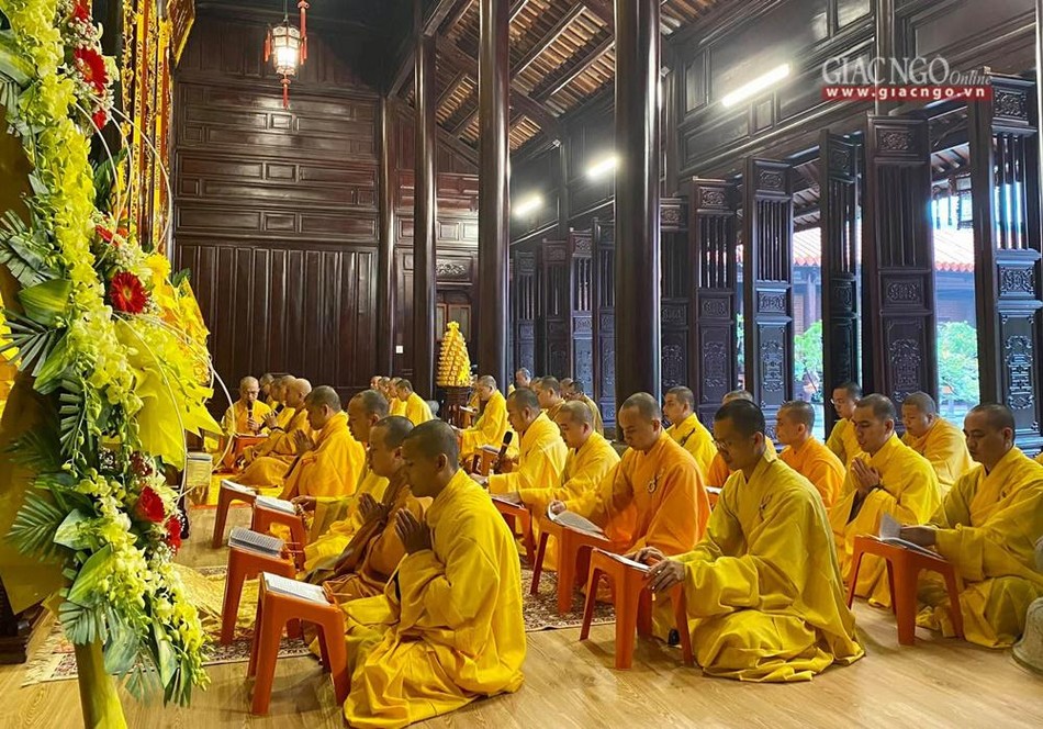 Tăng, Ni sinh Học viện Phật giáo VN tại Huế tụng kinh Di giáo Tăng, Ni sinh Học viện Phật giáo VN tại Huế tụng kinh Di giáo