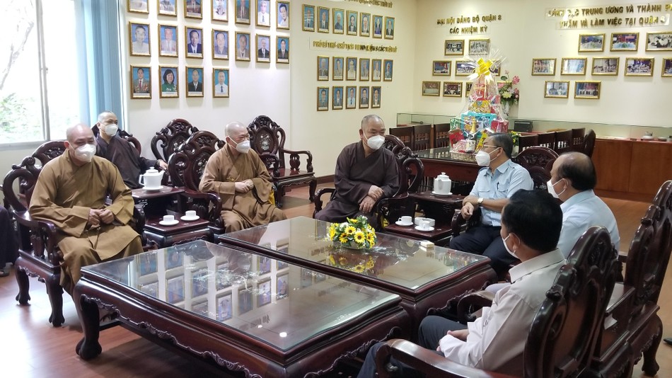 Thượng tọa Thích Huệ Công cùng ông Võ Ngọc Thuận trao đổi về công tác từ thiện, an sinh xã hội trong mùa dịch Thượng tọa Thích Huệ Công cùng ông Võ Ngọc Thuận trao đổi về công tác từ thiện, an sinh xã hội trong mùa dịch