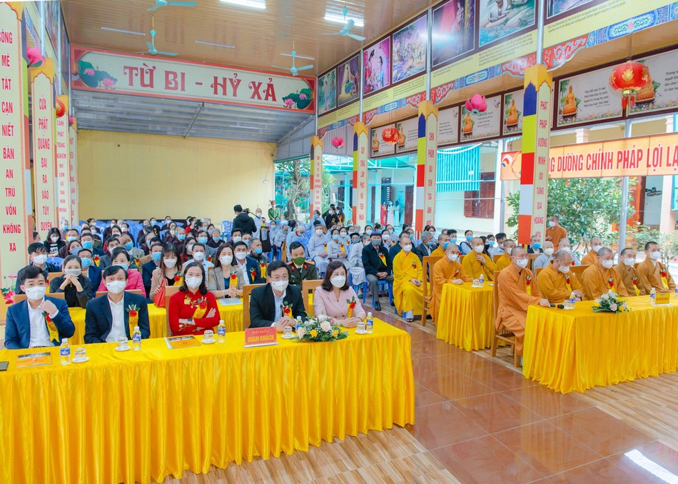 Chư tôn đức, đại biểu chính quyền các cấp và Phật tử tham dự hội nghị Chư tôn đức, đại biểu chính quyền các cấp và Phật tử tham dự hội nghị