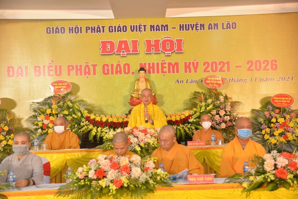 Hòa thượng Thích Thanh Giác ban đạo từ Hòa thượng Thích Thanh Giác ban đạo từ