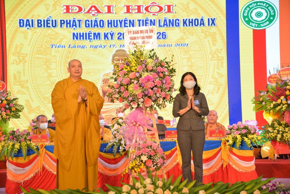 Ủy ban MTTQVN TP.Hải Phòng tặng hoa chúc mừng đại hội Ủy ban MTTQVN TP.Hải Phòng tặng hoa chúc mừng đại hội