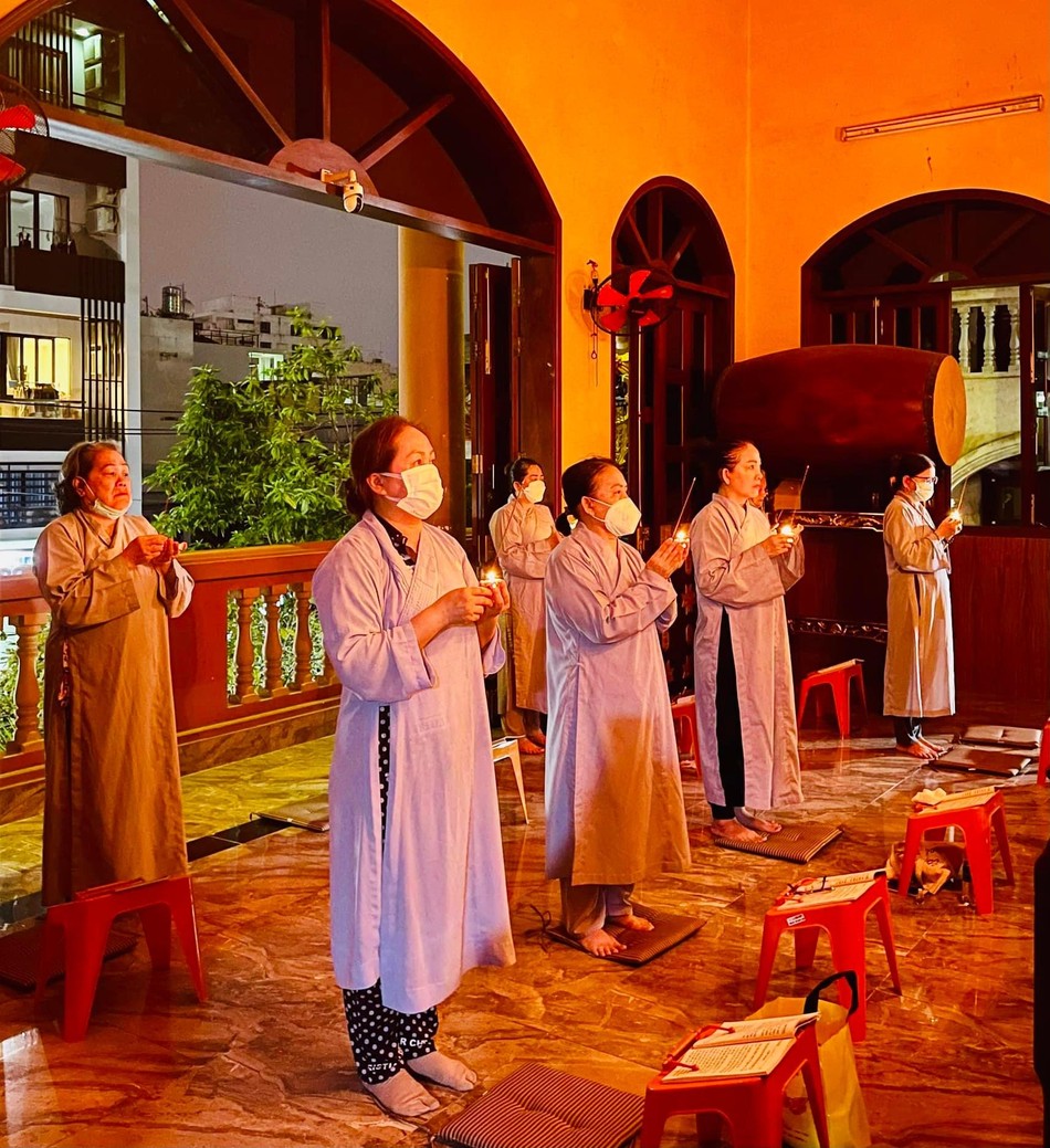 Phật tử chùa Chơn Đức thiền viện đồng hướng tâm nguyện cầu