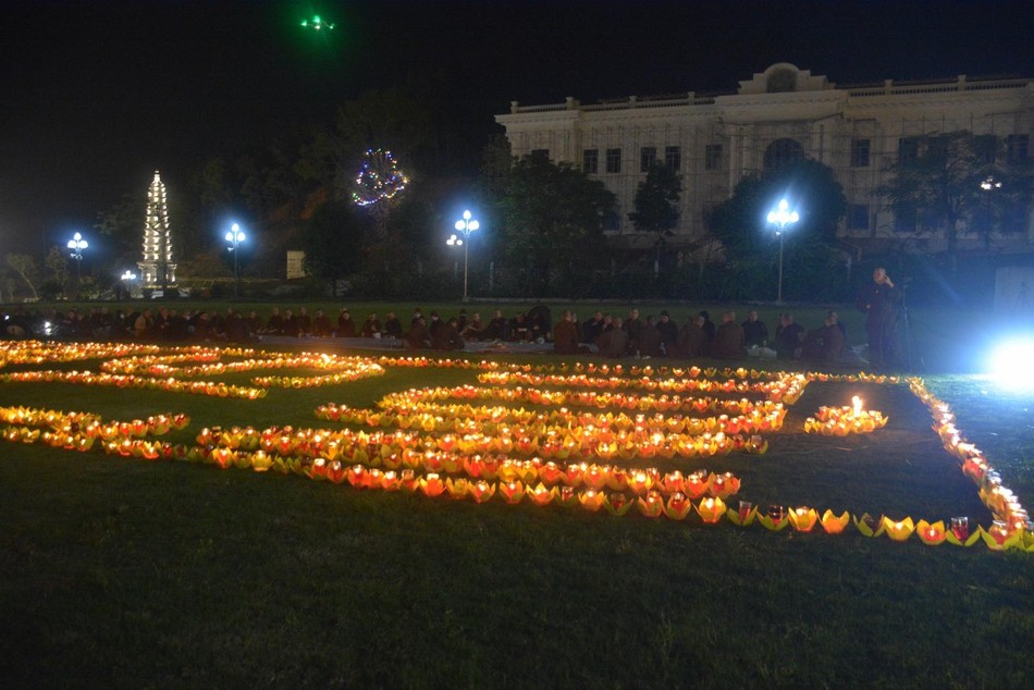 Buổi lễ diễn ra gắn ngọn, trang nghiêm với tinh thần tri ân, báo ân Buổi lễ diễn ra gắn ngọn, trang nghiêm với tinh thần tri ân, báo ân
