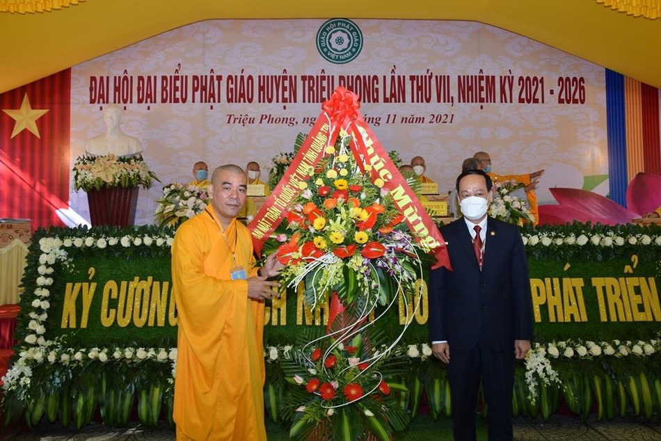 Ủy ban MTTQVN tỉnh Quảng Trị tặng hoa chúc mừng đại hội Ủy ban MTTQVN tỉnh Quảng Trị tặng hoa chúc mừng đại hội