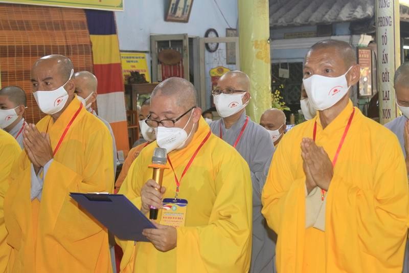 Thượng tọa Thích Chơn Trí thay mặt tân Ban Trị sự Phật giáo TP.Sa Đéc (2021-2026) phát biểu nhận nhiệm vụ