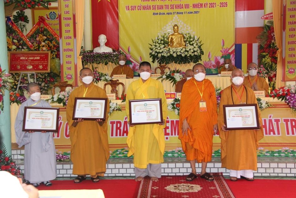 Tập thể, cá nhân nhận Bằng tuyên dương công đức của Ban Trị sự Phật giáo tỉnh Đồng Nai Tập thể, cá nhân nhận Bằng tuyên dương công đức của Ban Trị sự Phật giáo tỉnh Đồng Nai