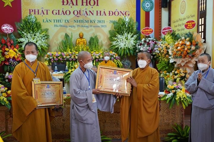 Tập thể, cá nhân nhận Bằng tuyên dương công đức