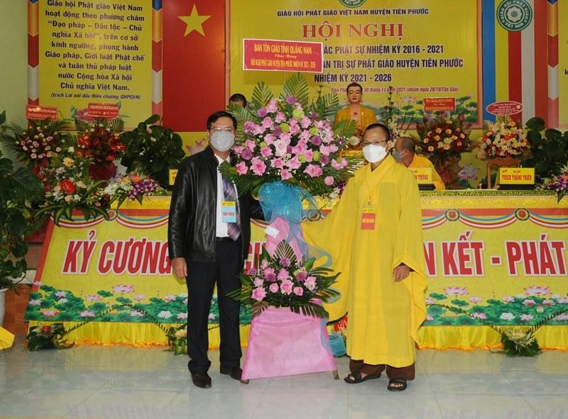Ban Tôn giáo tỉnh Quảng Nam tặng hoa chúc mừng hội nghị Ban Tôn giáo tỉnh Quảng Nam tặng hoa chúc mừng hội nghị