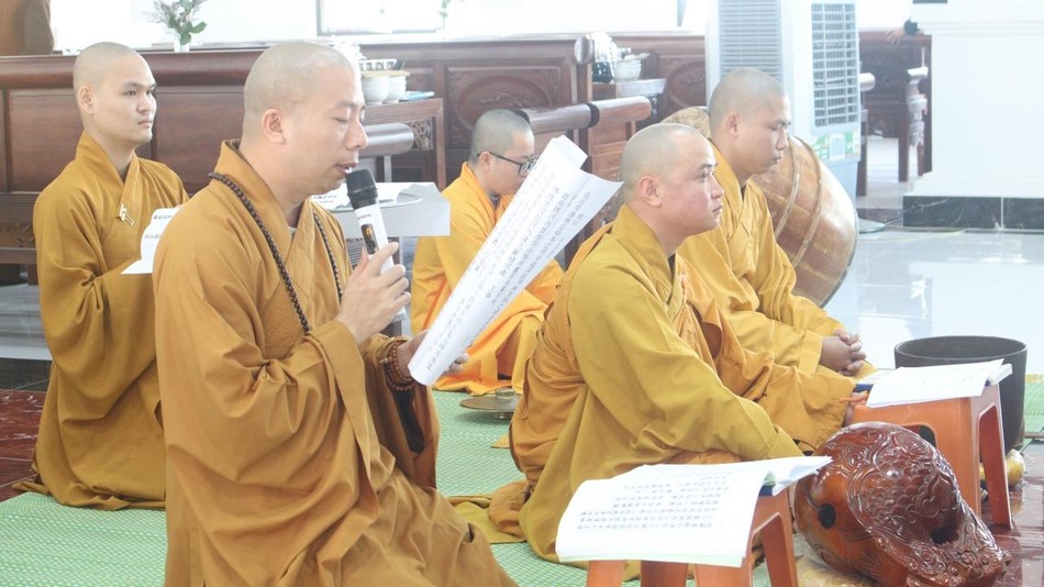 Khoá lễ do Tăng sinh học viện thực hiện Khoá lễ do Tăng sinh học viện thực hiện