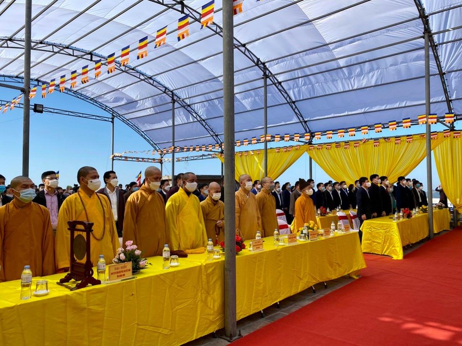 Chư tôn đức và các đại biểu trang nghiêm cử hành lễ tưởng niệm Chư tôn đức và các đại biểu trang nghiêm cử hành lễ tưởng niệm