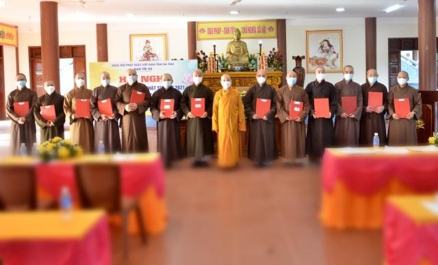 Hòa thượng Thích Bảo Nghiêm trao quyết định chuẩn y nhân sự Hòa thượng Thích Bảo Nghiêm trao quyết định chuẩn y nhân sự