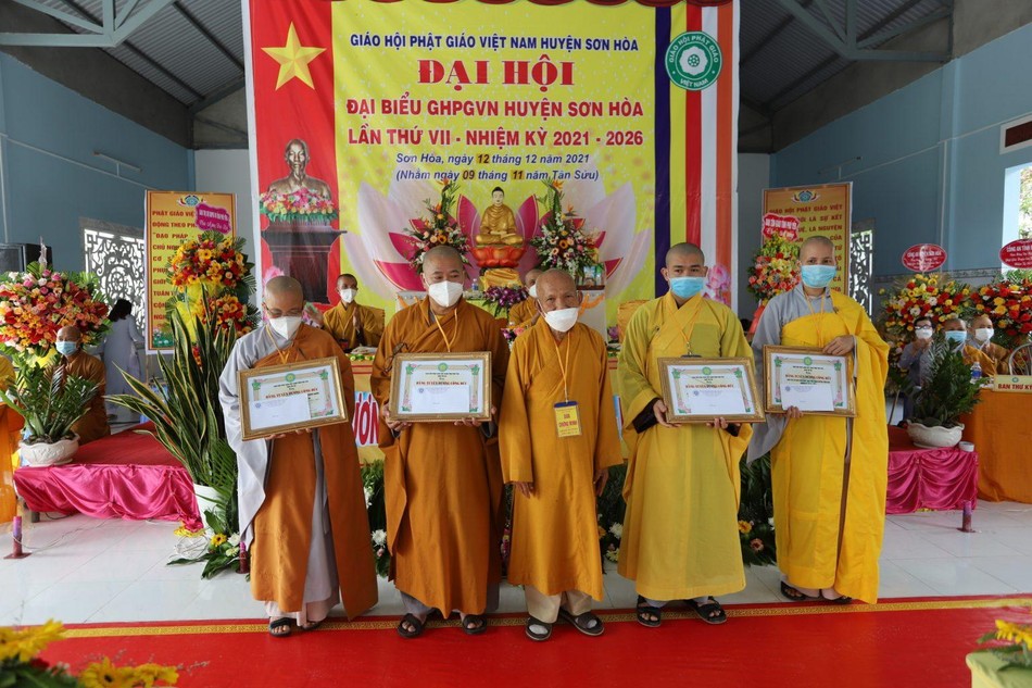 Tập thể, cá nhân nhận Bằng tuyên dương công đức Tập thể, cá nhân nhận Bằng tuyên dương công đức