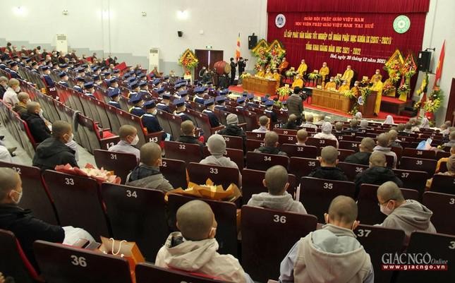 Đông đảo Tăng, Ni sinh viên tham dự buổi lễ Đông đảo Tăng, Ni sinh viên tham dự buổi lễ