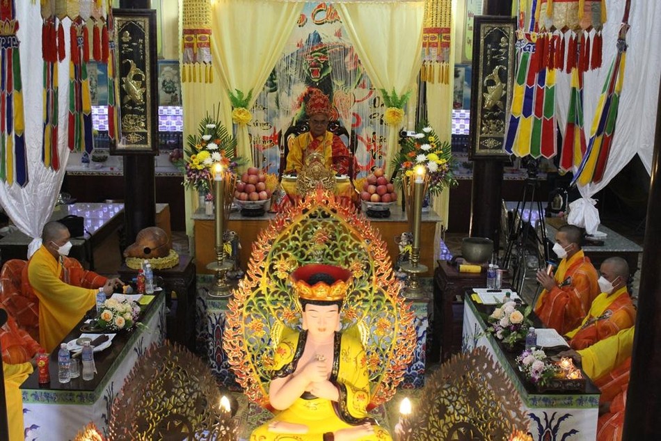 Ban Kinh sư thực hiện nghi thức chẩn tế cầu siêu bạt độ tại chùa Dư Khánh Ban Kinh sư thực hiện nghi thức chẩn tế cầu siêu bạt độ tại chùa Dư Khánh