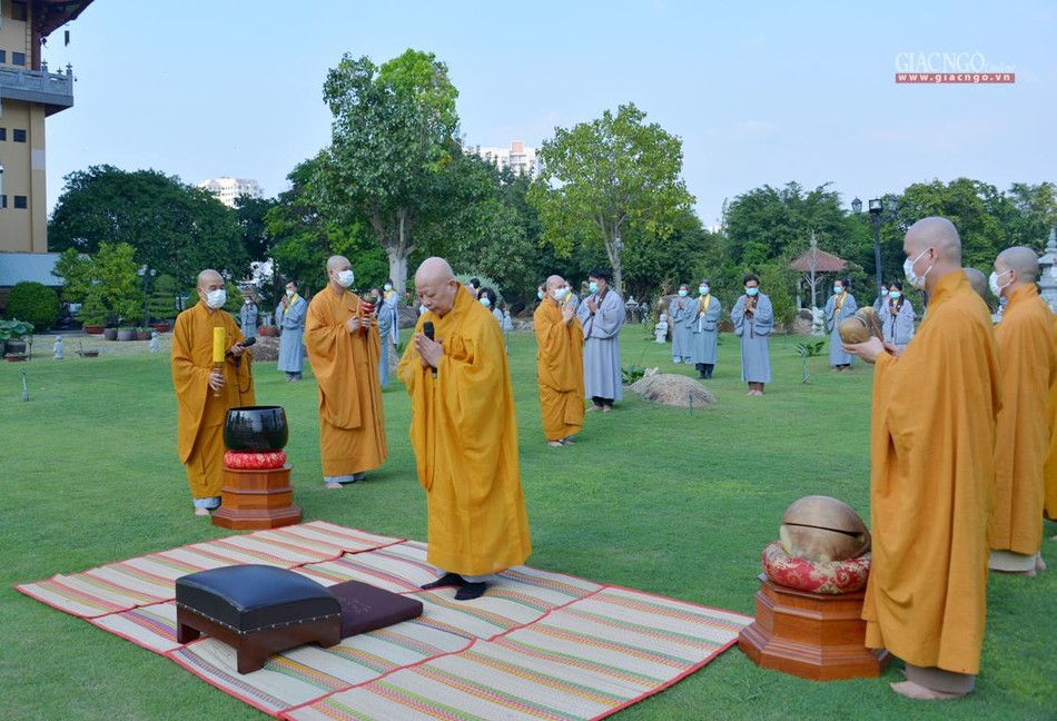 Hòa thượng Thích Lệ Trang sám chủ buổi lễ Hòa thượng Thích Lệ Trang sám chủ buổi lễ