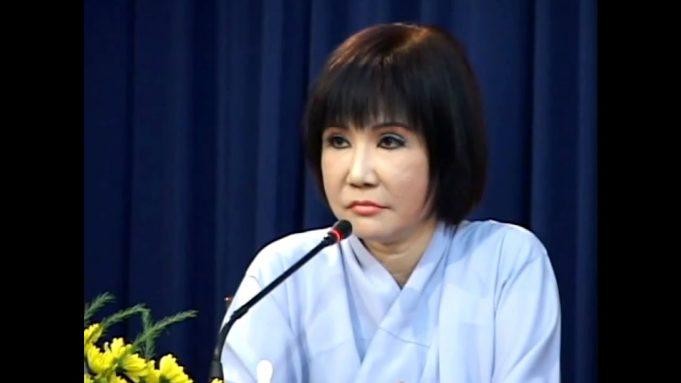 NSƯT Thanh Kim Huệ trong một chương trình chia sẻ về Phật pháp NSƯT Thanh Kim Huệ trong một chương trình chia sẻ về Phật pháp