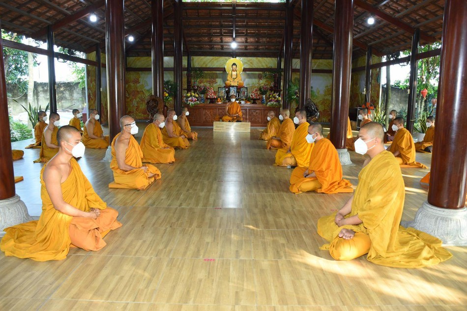 Chư Tăng tham dự khóa tu “Một ngày sống chung an lạc” lần thứ 2 - Ảnh: Diệu Anh Chư Tăng tham dự khóa tu “Một ngày sống chung an lạc” lần thứ 2 - Ảnh: Diệu Anh