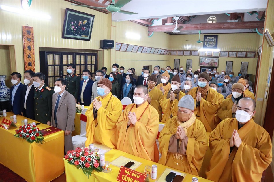 Chư tôn đức niệm Phật cầu gia bị trước khi tiến hành đại hội Chư tôn đức niệm Phật cầu gia bị trước khi tiến hành đại hội