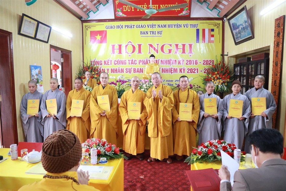 Tân Ban Trị sự Phật giáo huyện Vũ Thư nhiệm kỳ 2021-2026 nhận quyết định chuẩn y nhân sự Tân Ban Trị sự Phật giáo huyện Vũ Thư nhiệm kỳ 2021-2026 nhận quyết định chuẩn y nhân sự