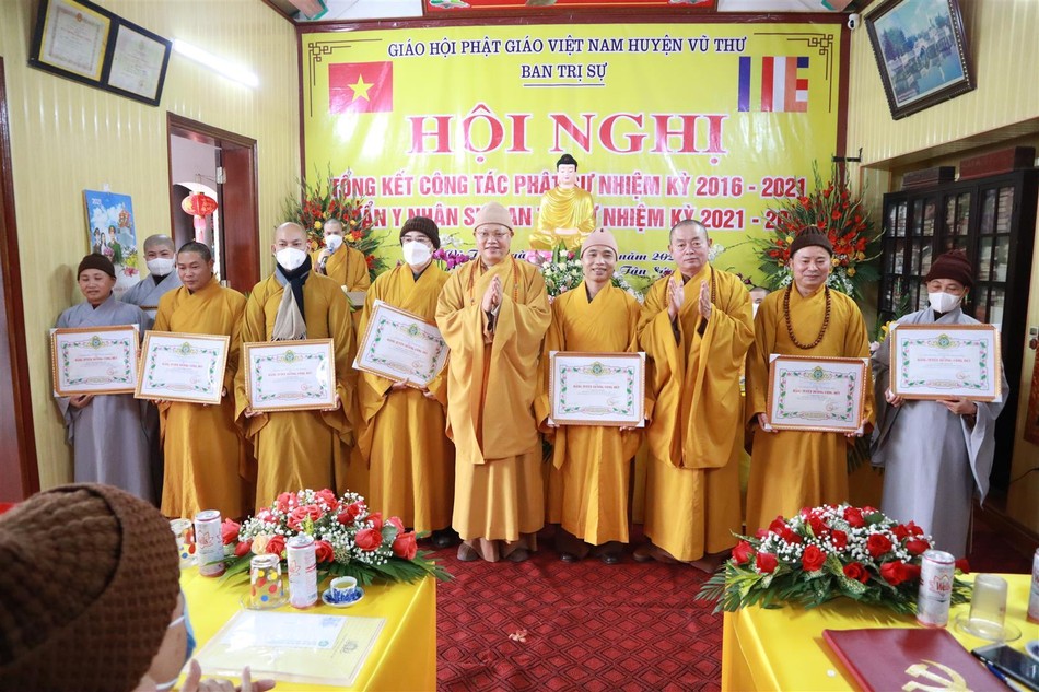 Tập thể, cá nhân nhận Bằng tuyên dương công đức Tập thể, cá nhân nhận Bằng tuyên dương công đức