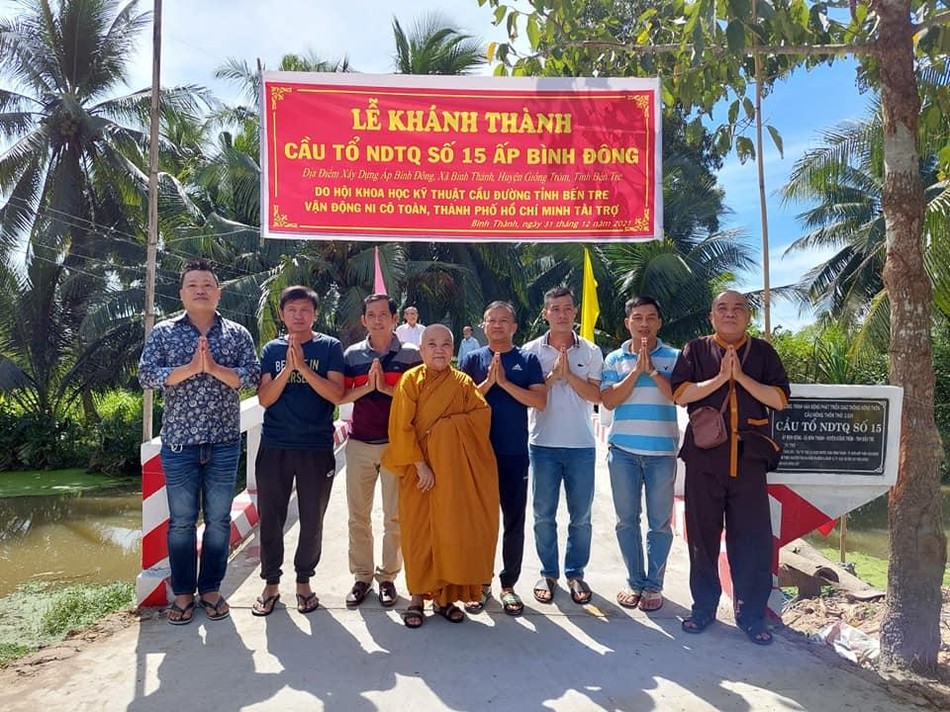 Ni sư Thích nữ Toàn Liên, trụ trì tịnh xá Ngọc Duyên trong buổi lễ khánh thành cầu dân sinh - Ảnh: Toàn Liên Ni sư Thích nữ Toàn Liên, trụ trì tịnh xá Ngọc Duyên trong buổi lễ khánh thành cầu dân sinh - Ảnh: Toàn Liên