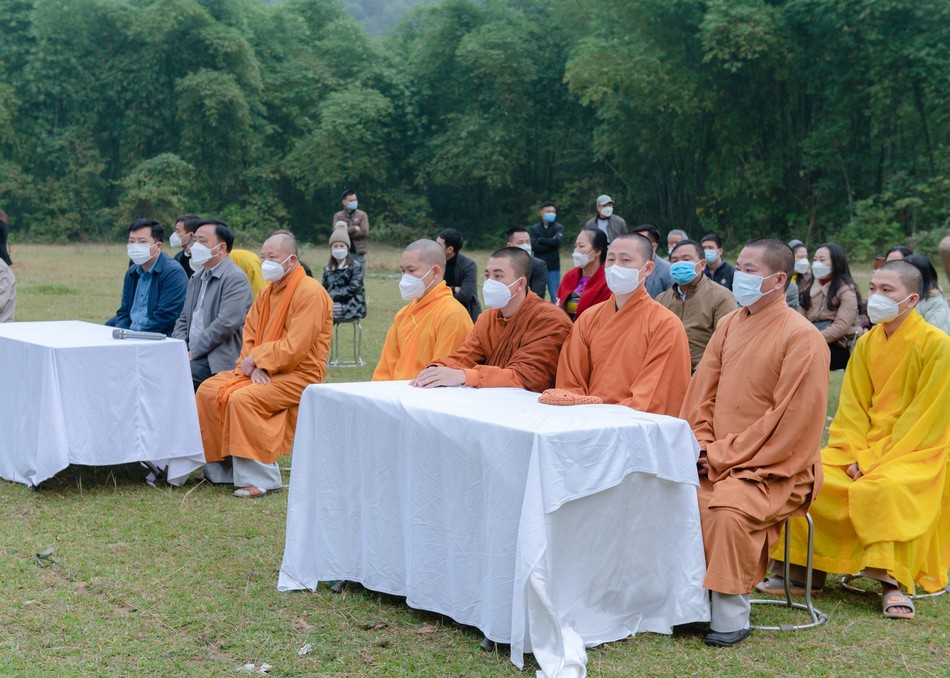 Chư Tăng, chính quyền địa phương và Phật tử tham dự lễ Chư Tăng, chính quyền địa phương và Phật tử tham dự lễ