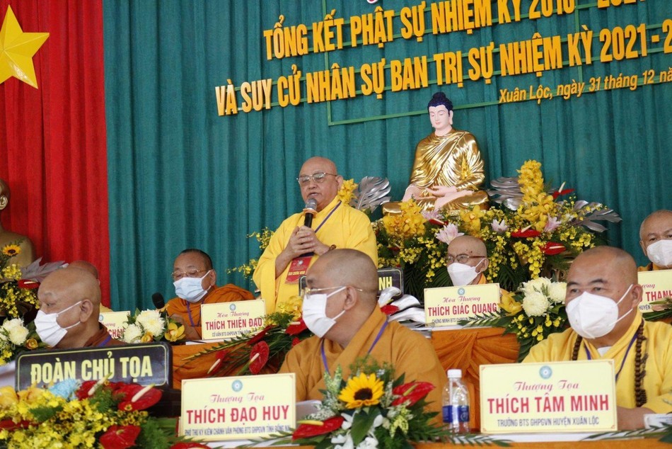 Hòa thượng Thích Thiện Đạo ban đạo từ Hòa thượng Thích Thiện Đạo ban đạo từ