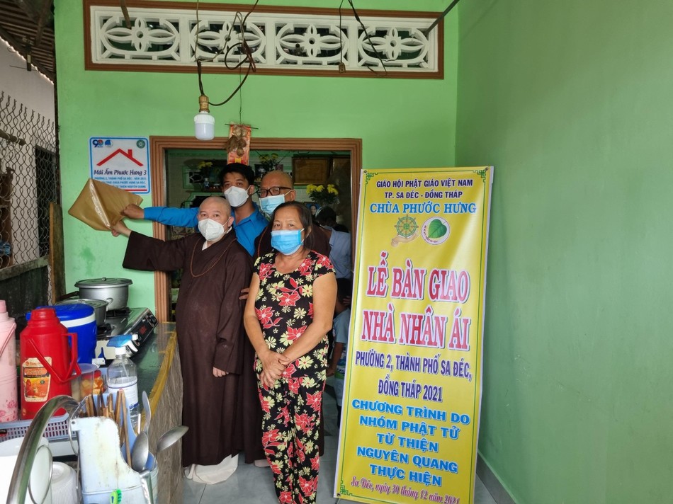 Bàn giao nhà nhân ái cho gia đình bà Đỗ Thị Sáu Bàn giao nhà nhân ái cho gia đình bà Đỗ Thị Sáu