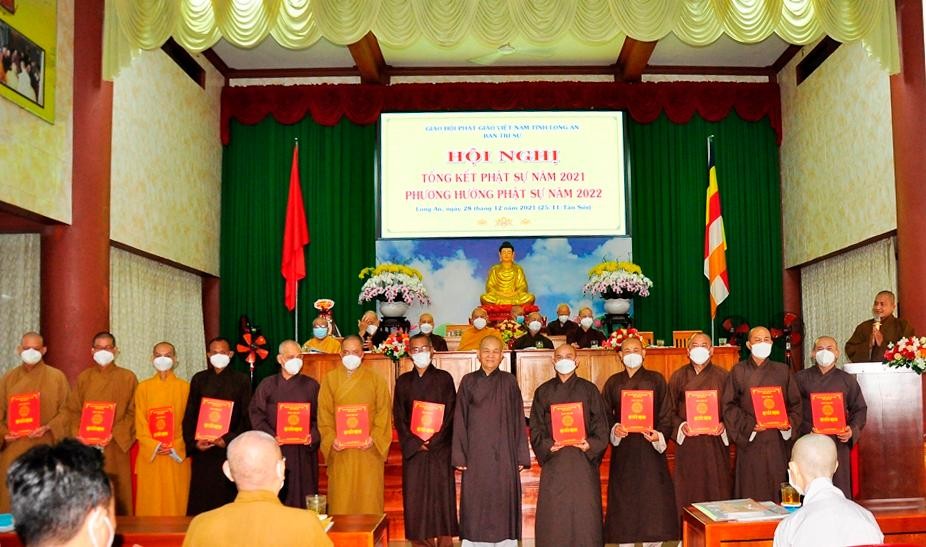 Trao quyết định chuẩn y nhân sự cho Ban Trị sự Phật giáo các cấp, nhiệm kỳ 2021-2026 Trao quyết định chuẩn y nhân sự cho Ban Trị sự Phật giáo các cấp, nhiệm kỳ 2021-2026