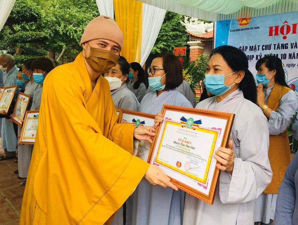 Ban Trị sự GHPGVN tỉnh trao Bằng tuyên dương công đức tới tập thể, cá nhân xuất sắc Ban Trị sự GHPGVN tỉnh trao Bằng tuyên dương công đức tới tập thể, cá nhân xuất sắc