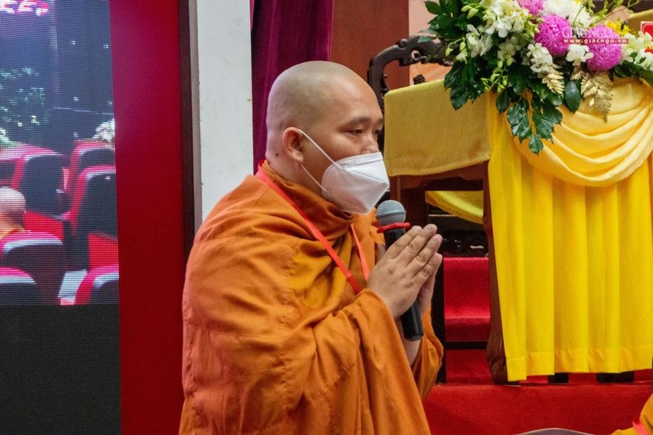 Đại đức Thích Minh Nghi báo cáo công tác tổ chức đại hội