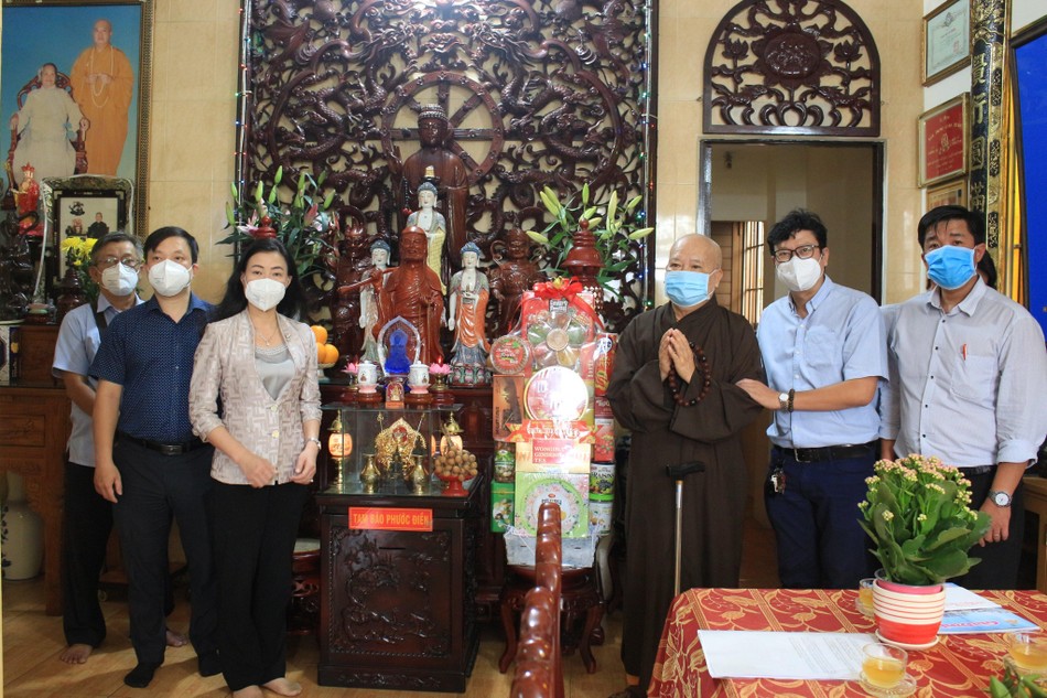 Quận ủy chúc Tết Hòa thượng Thích Tịnh Giác, Chứng minh Ban Trị sự Phật giáo quận Quận ủy chúc Tết Hòa thượng Thích Tịnh Giác, Chứng minh Ban Trị sự Phật giáo quận