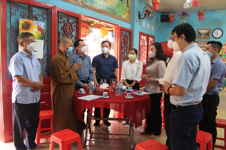 Chúc Tết Thượng tọa Thích Minh Quang, trụ trì chùa Linh Quang Chúc Tết Thượng tọa Thích Minh Quang, trụ trì chùa Linh Quang