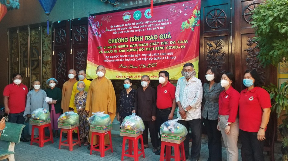 Trao quà Tết đến người dân Trao quà Tết đến người dân