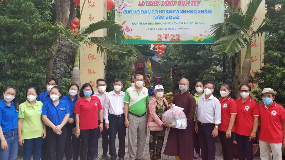 Chùa Phổ Đà Sơn tặng quà cho hộ dân có hoàn cảnh khó khăn Chùa Phổ Đà Sơn tặng quà cho hộ dân có hoàn cảnh khó khăn