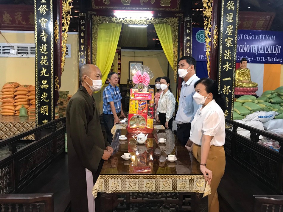 Ban Tôn giáo tỉnh Tiền Giang chúc Tết Ban Trị sự Phật giáo thị xã Cai Lậy tại chùa Kim Liên (Văn phòng Ban Trị sự)
