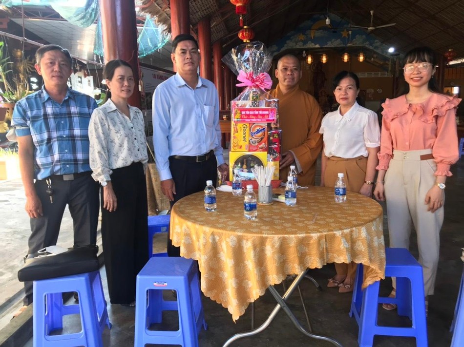 Thăm và chúc Tết tại chùa Thiên Phước