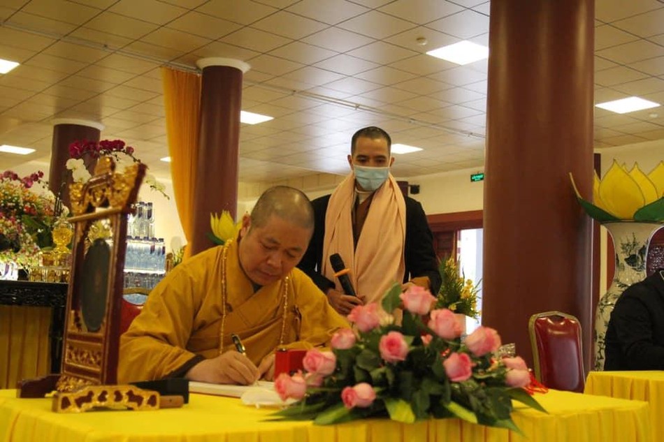 Thượng tọa Thích Thọ Lạc khai bút tại chùa Diệc Thượng tọa Thích Thọ Lạc khai bút tại chùa Diệc