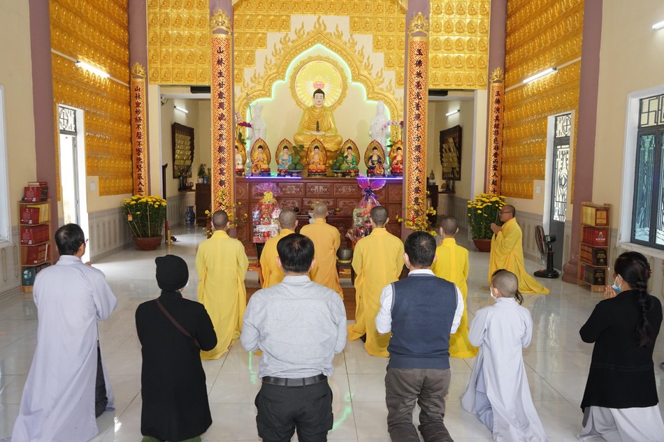 Đoàn hành hương chùa Bà Đa đảnh lễ Tam bảo Đoàn hành hương chùa Bà Đa đảnh lễ Tam bảo