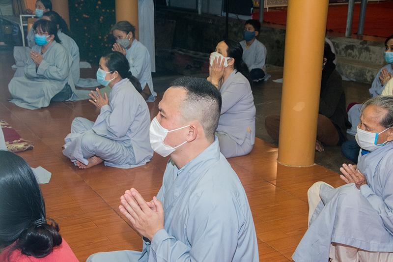 Phật tử tham dự lễ khai đàn Dược Sư tại chùa Quán Thế Âm Phật tử tham dự lễ khai đàn Dược Sư tại chùa Quán Thế Âm