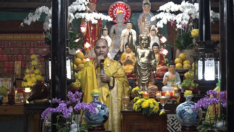 Đại đức Thích Nhuận Bình tại buổi lễ khai đàn Pháp hội Dược Sư chùa Đông Yên Đại đức Thích Nhuận Bình tại buổi lễ khai đàn Pháp hội Dược Sư chùa Đông Yên