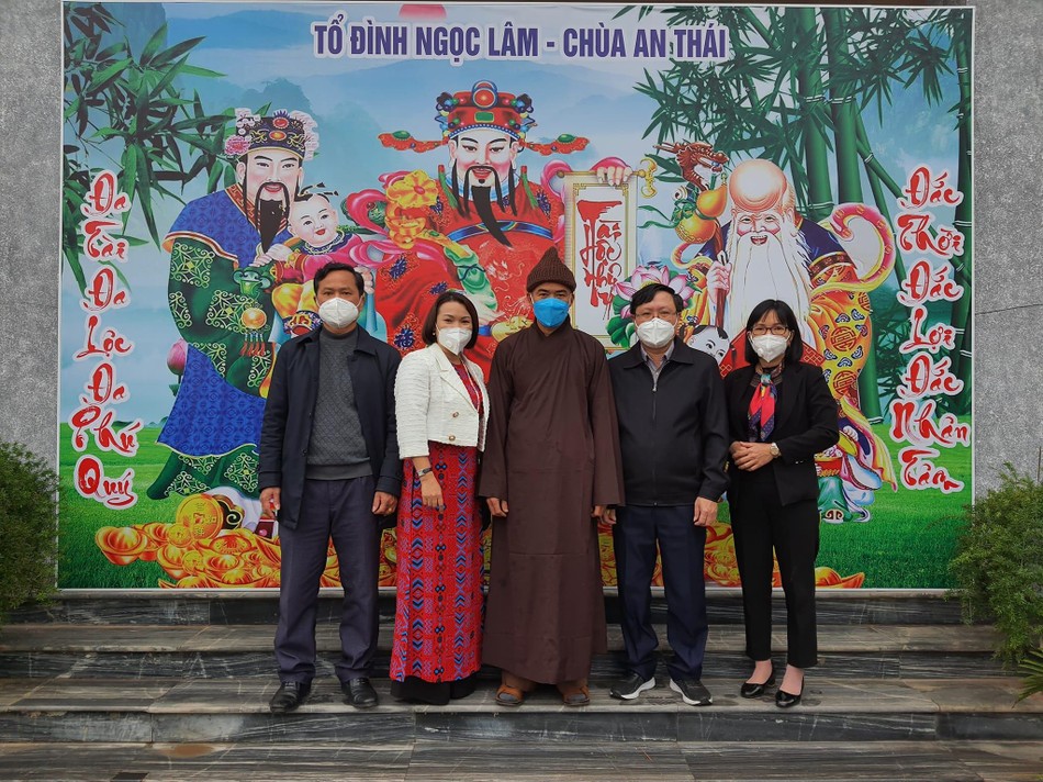 Phái đoàn Huyện ủy chụp hình lưu niệm tại chùa An Thái, trụ sở Ban Trị sự GHPGVN huyện Phái đoàn Huyện ủy chụp hình lưu niệm tại chùa An Thái, trụ sở Ban Trị sự GHPGVN huyện