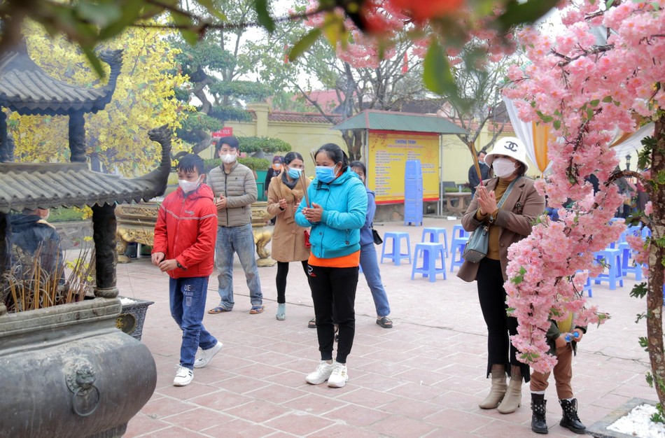 Số lượng Phât tử về chùa Chí Linh lễ Phật giảm hẳn so với các năm trước Số lượng Phât tử về chùa Chí Linh lễ Phật giảm hẳn so với các năm trước