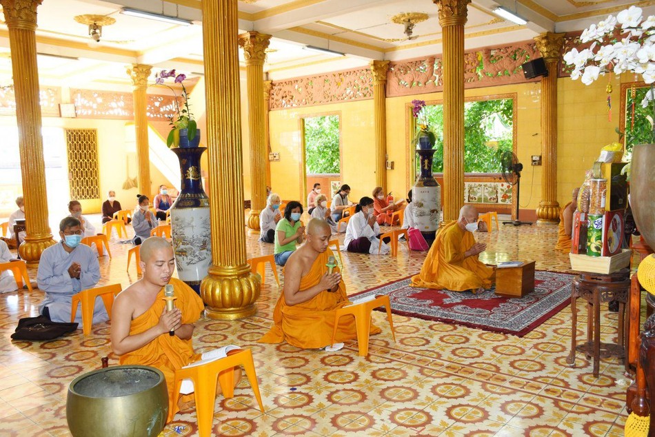 Chư Tăng tịnh xá Lộc Uyển tụng thời kinh cầu an nhân dịp rằm tháng Giêng Chư Tăng tịnh xá Lộc Uyển tụng thời kinh cầu an nhân dịp rằm tháng Giêng