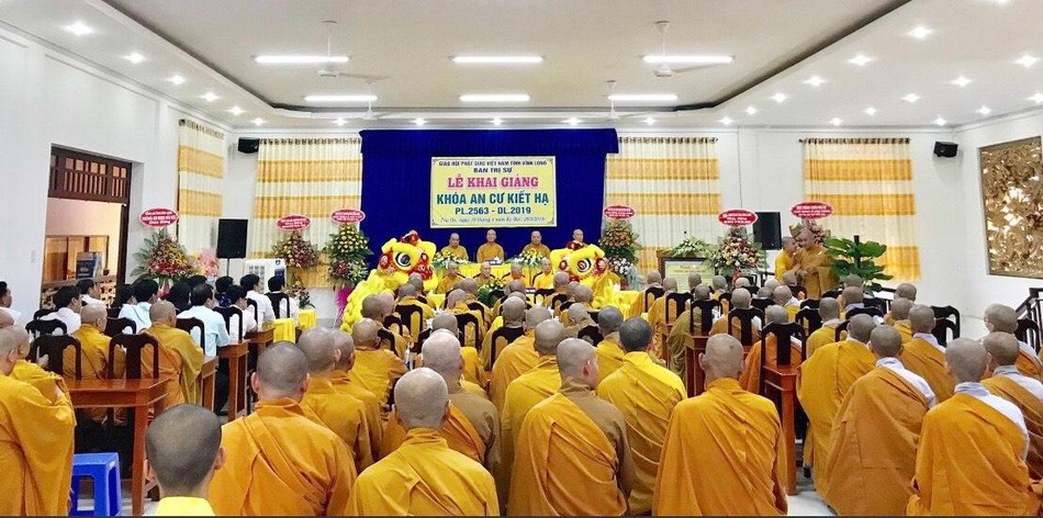 Chư Tăng Ni Phật giáo Vĩnh Long tham dự lễ khai giảng khóa An cư kiết hạ PL.2563 (2019) Chư Tăng Ni Phật giáo Vĩnh Long tham dự lễ khai giảng khóa An cư kiết hạ PL.2563 (2019)