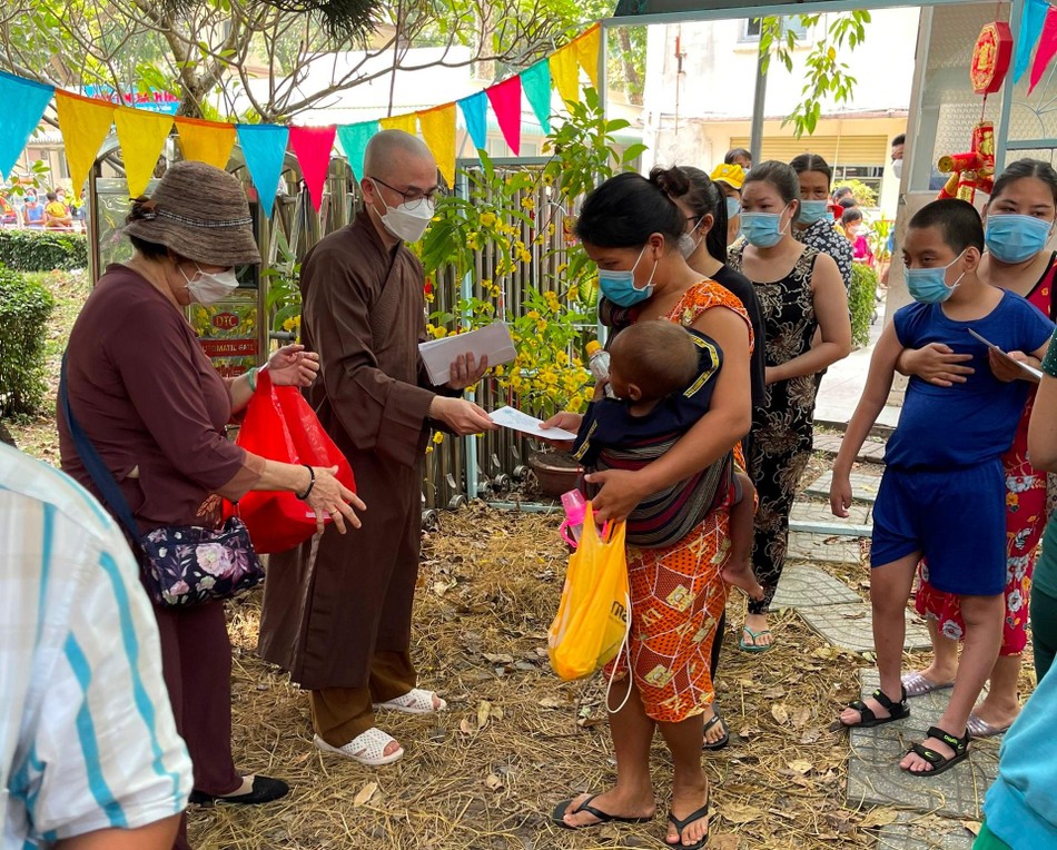 Tặng quà đến bệnh nhi ung thư tại Bệnh viện Nhi Đồng II Tặng quà đến bệnh nhi ung thư tại Bệnh viện Nhi Đồng II