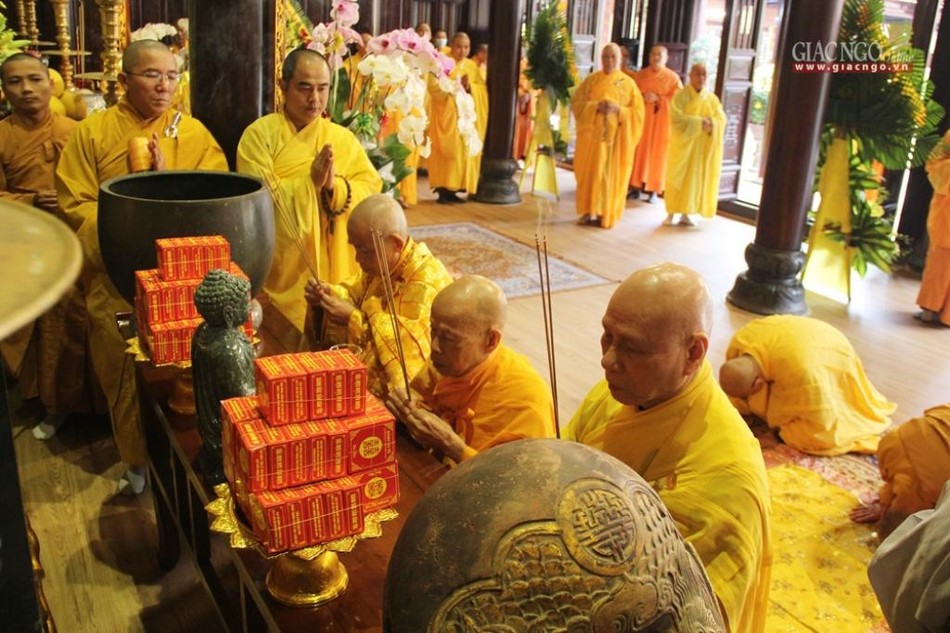 Chư tôn đức niêm hương tưởng niệm nhân ngày húy nhật lần thứ 49 Đức Đại lão Hòa thượng Thích Tịnh Khiết Chư tôn đức niêm hương tưởng niệm nhân ngày húy nhật lần thứ 49 Đức Đại lão Hòa thượng Thích Tịnh Khiết