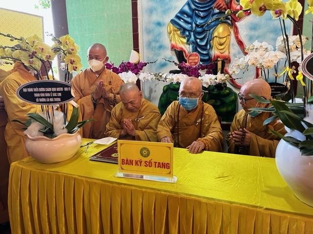 Chư tôn đức ghi sổ tang tưởng niệm