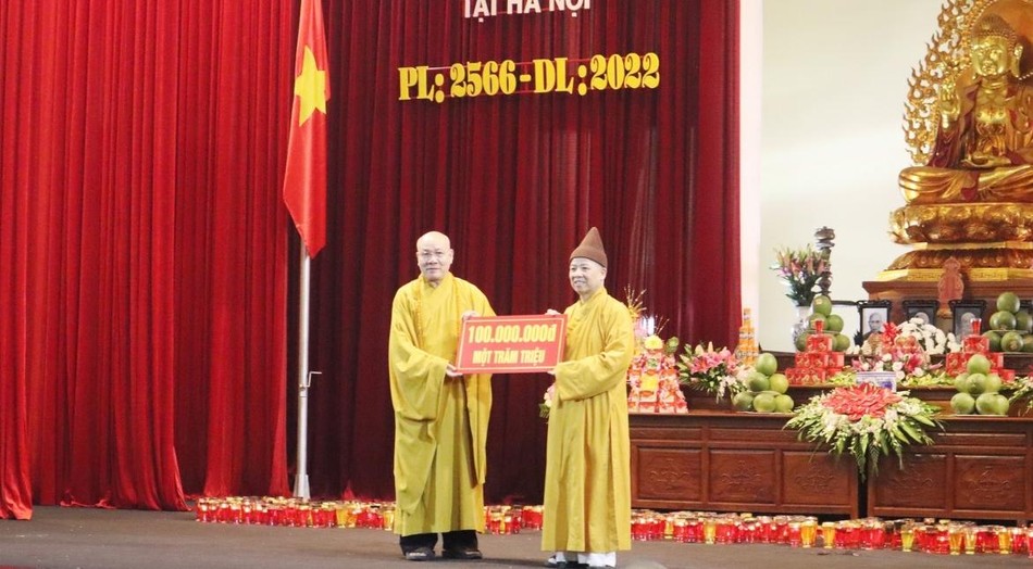 Hòa thượng Thích Quảng Tùng trao 100 triệu đồng cúng dường Quỹ Bảo trợ học đường Học viện Phật giáo VN tại Hà Nội Hòa thượng Thích Quảng Tùng trao 100 triệu đồng cúng dường Quỹ Bảo trợ học đường Học viện Phật giáo VN tại Hà Nội